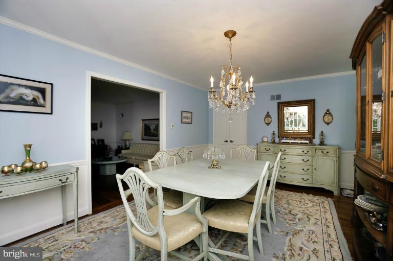 4088 Ridgeview Circle McLean, VA 22101 - Photo 13 of 26 DINING ROOM