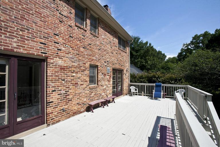 4088 Ridgeview Circle McLean, VA 22101 - Photo 14 of 26 DECK