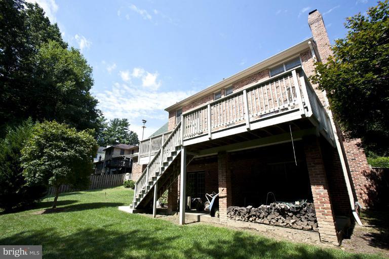 4088 Ridgeview Circle McLean, VA 22101 - Photo 15 of 26 DECK DOWN TO YARD