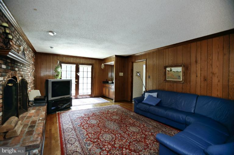 4088 Ridgeview Circle McLean, VA 22101 - Photo 16 of 26 FAMILY ROOM OUT TO DECK
