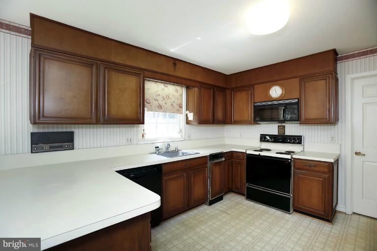 4088 Ridgeview Circle McLean, VA 22101 - Photo 18 of 26 KITCHEN