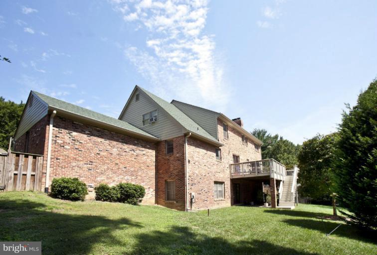 4088 Ridgeview Circle McLean, VA 22101 - Photo 19 of 26 YARD