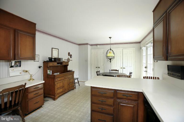 4088 Ridgeview Circle McLean, VA 22101 - Photo 20 of 26 KITCHEN