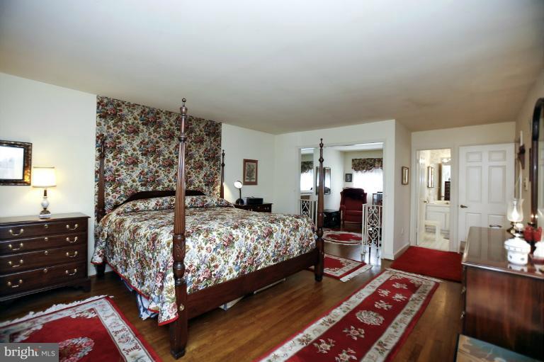 4088 Ridgeview Circle McLean, VA 22101 - Photo 21 of 26 MASTER BEDROOM