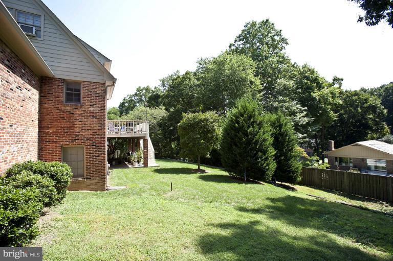 4088 Ridgeview Circle McLean, VA 22101 - Photo 23 of 26 YARD