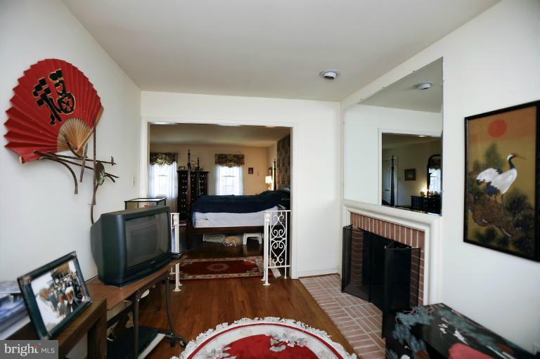 MASTER BEDROOM SITTING ROOM