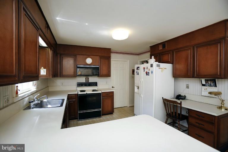 4088 Ridgeview Circle McLean, VA 22101 - Photo 8 of 26 KITCHEN