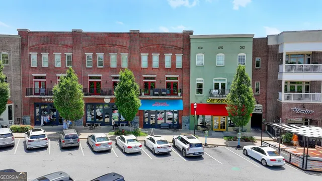 $550,000 | 952 Cambron Cmns Trace, Suwanee, GA 30024