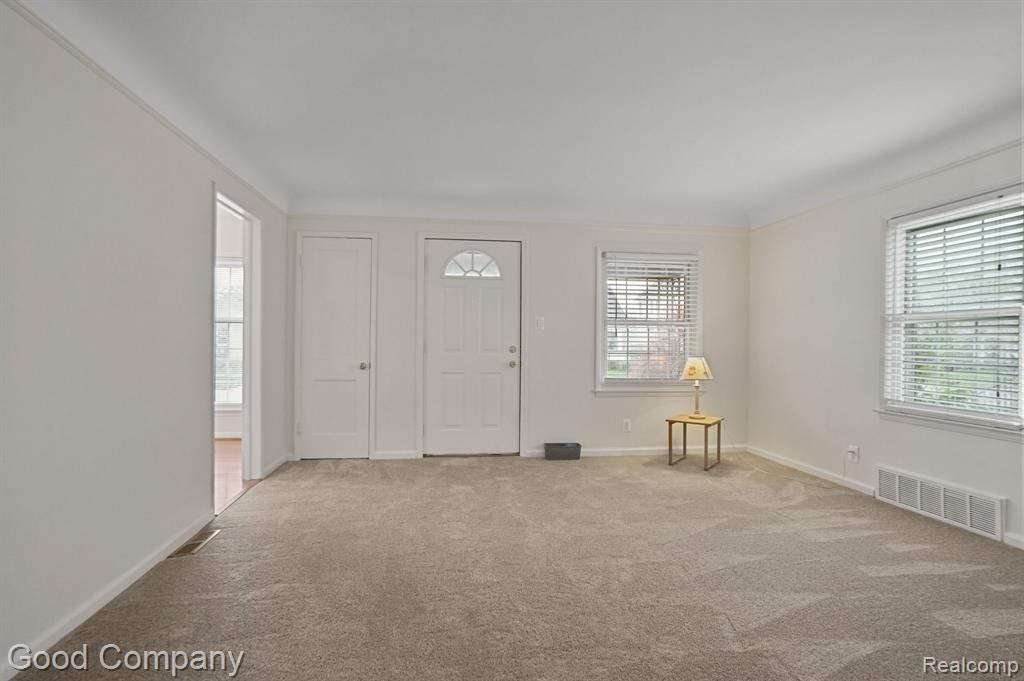 812 Columbia Road Berkley, MI 48072 - Photo 3 of 26 Gallery Image 3