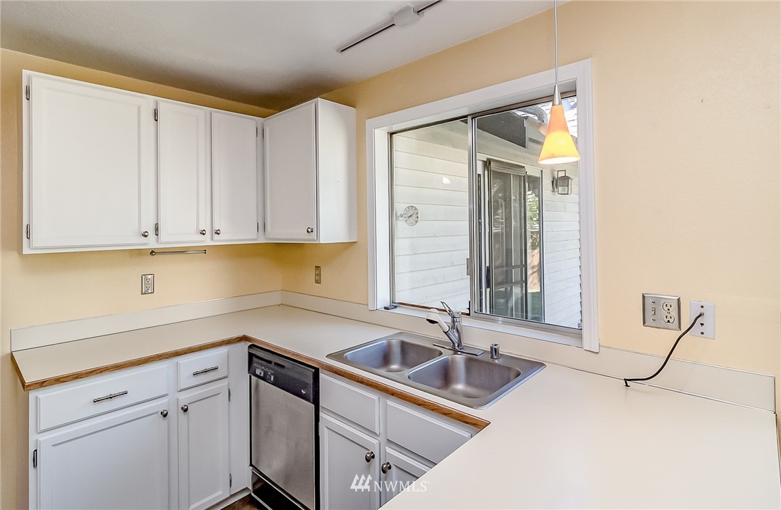 2531 167th Place Southeast Bothell, WA 98012 - Photo 5 of 24 Gallery Image 5