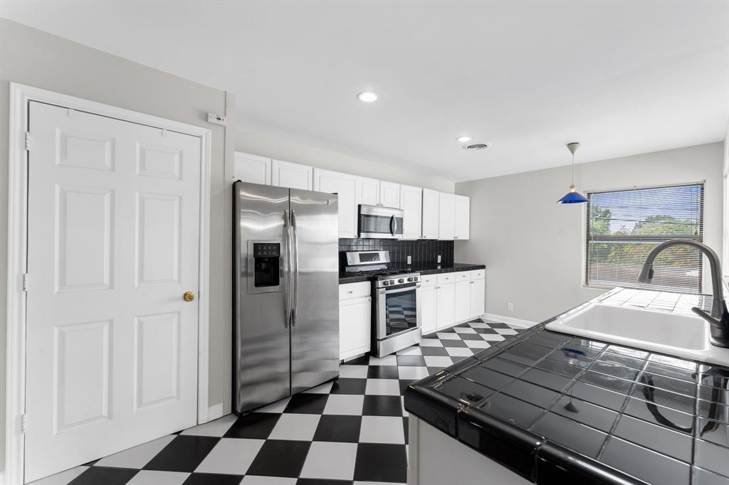 3313 Bilglade Road Fort Worth, TX 76133 - Photo 12 of 25