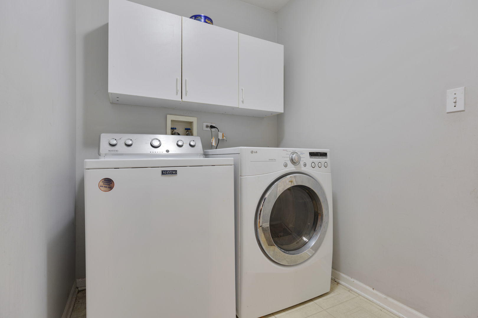 611 Woodbridge Drive Elgin, IL 60124 - Photo 26 of 28 a utility room with dryer and washer