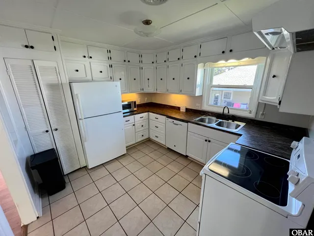 $595,000 | 27 Miss Elicia Lane, Ocracoke, NC 27960