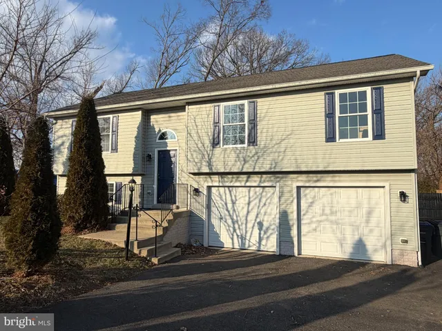a view of entrance gate of the house