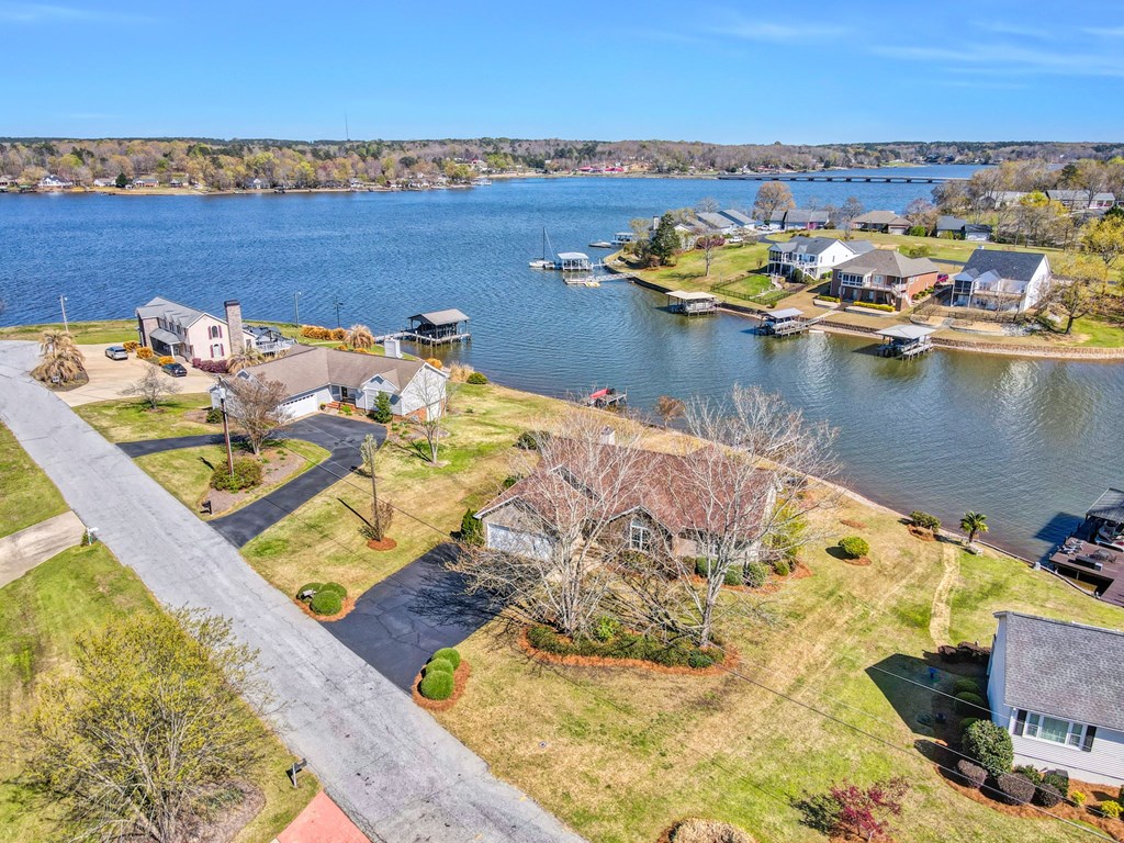124 Bridge Point Road Greenwood, SC 29649 - Photo 6 of 57 Gallery Image 6