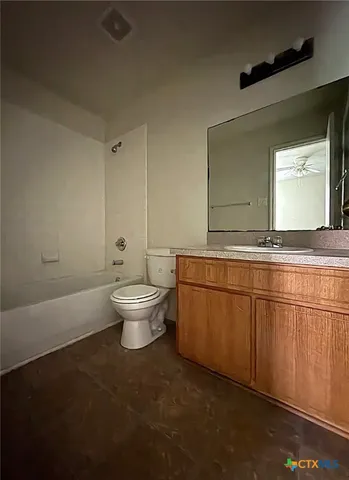 a view of empty room with ceiling fan and window