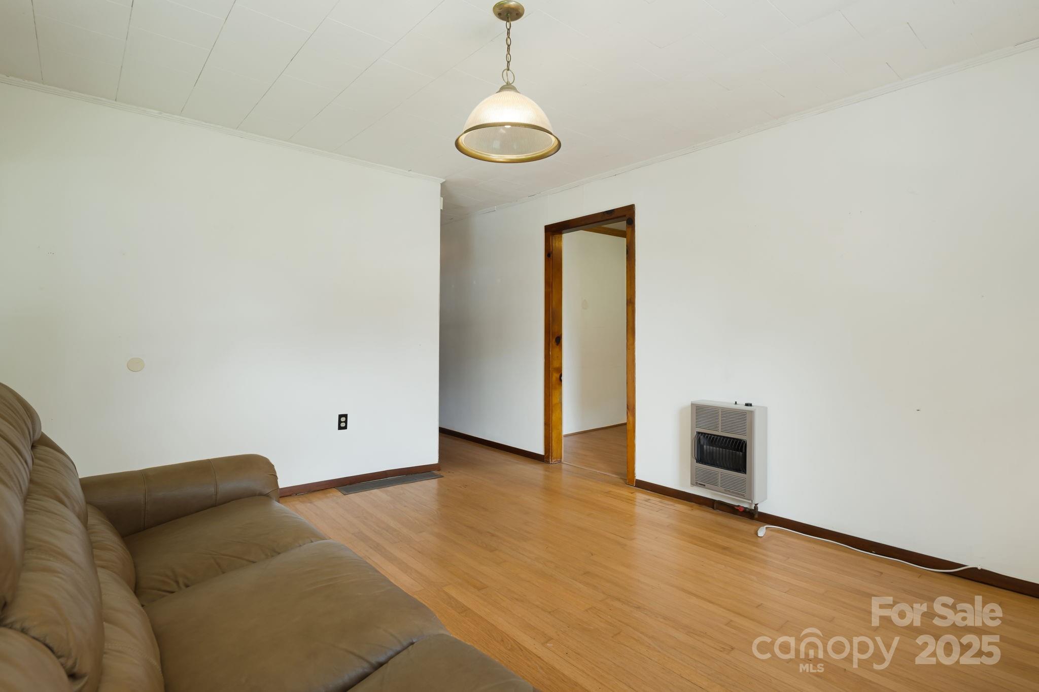 474 Smith Creek Road Mars Hill, NC 28754 - Photo 12 of 27 a view of livingroom with furniture