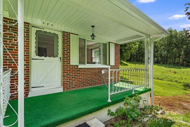 a view of a house with backyard and porch