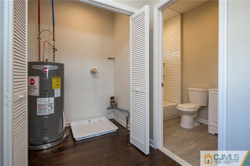 64 Idlewild Road Edison, NJ 08817 - Photo 14 of 22 a view of a bathroom with a toilet