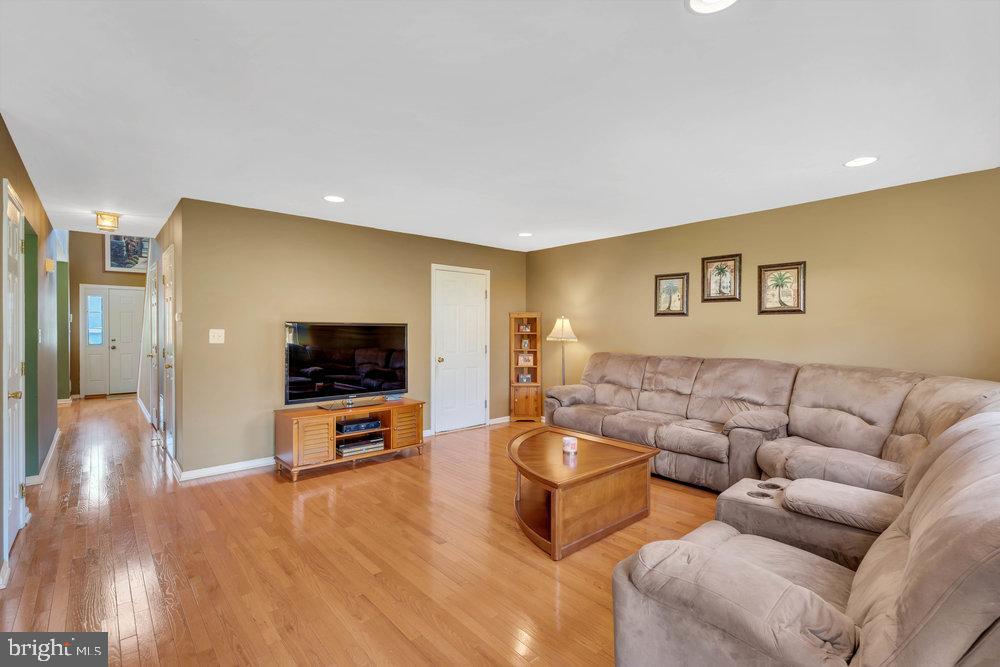 8 Coburn Road Pennington, NJ 08534 - Photo 14 of 45