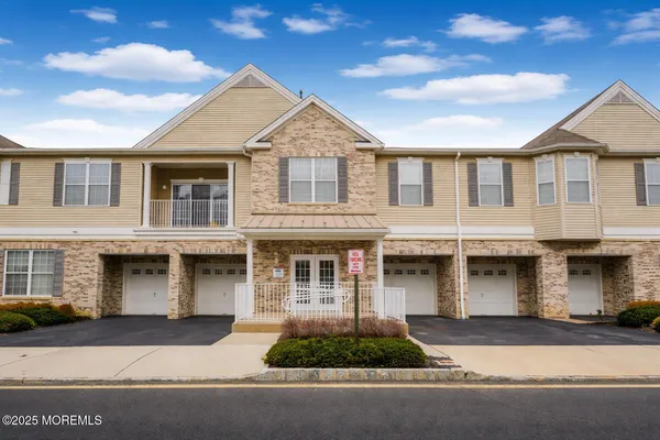 $475,000 | 108 Picadilly Drive, Unit 108, Morganville, NJ 07751