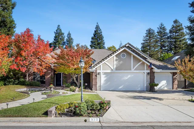 $885,000 | 920 East Windsor Circle, Fresno, CA 93720