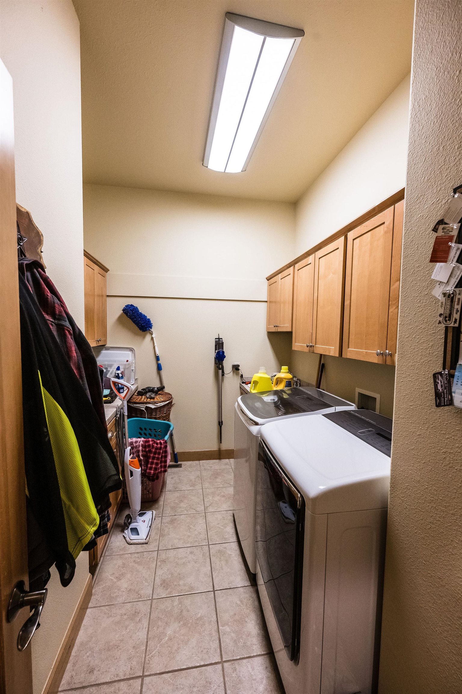 2069 Spur Cross Road Grand Junction, CO 81507 - Photo 16 of 40 a kitchen that has a sink and a stove