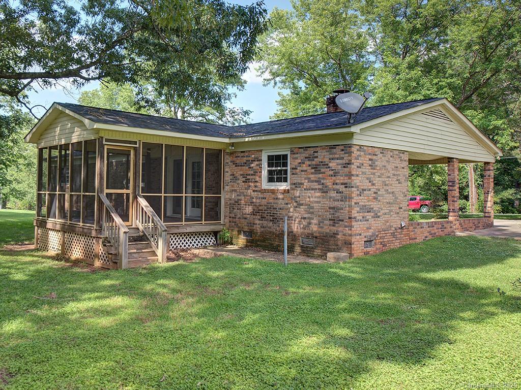858 State Rd S-29-376 Lancaster, SC 29720 - Photo 28 of 28 a front view of house with yard and green space
