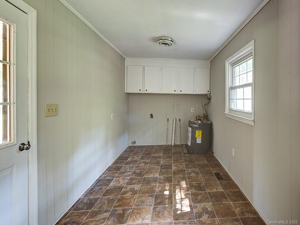 858 State Rd S-29-376 Lancaster, SC 29720 - Photo 10 of 28 a view of an empty room with a window