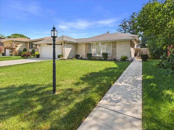 $525,000 | 1511 Miami Lane, Des Plaines, IL 60018