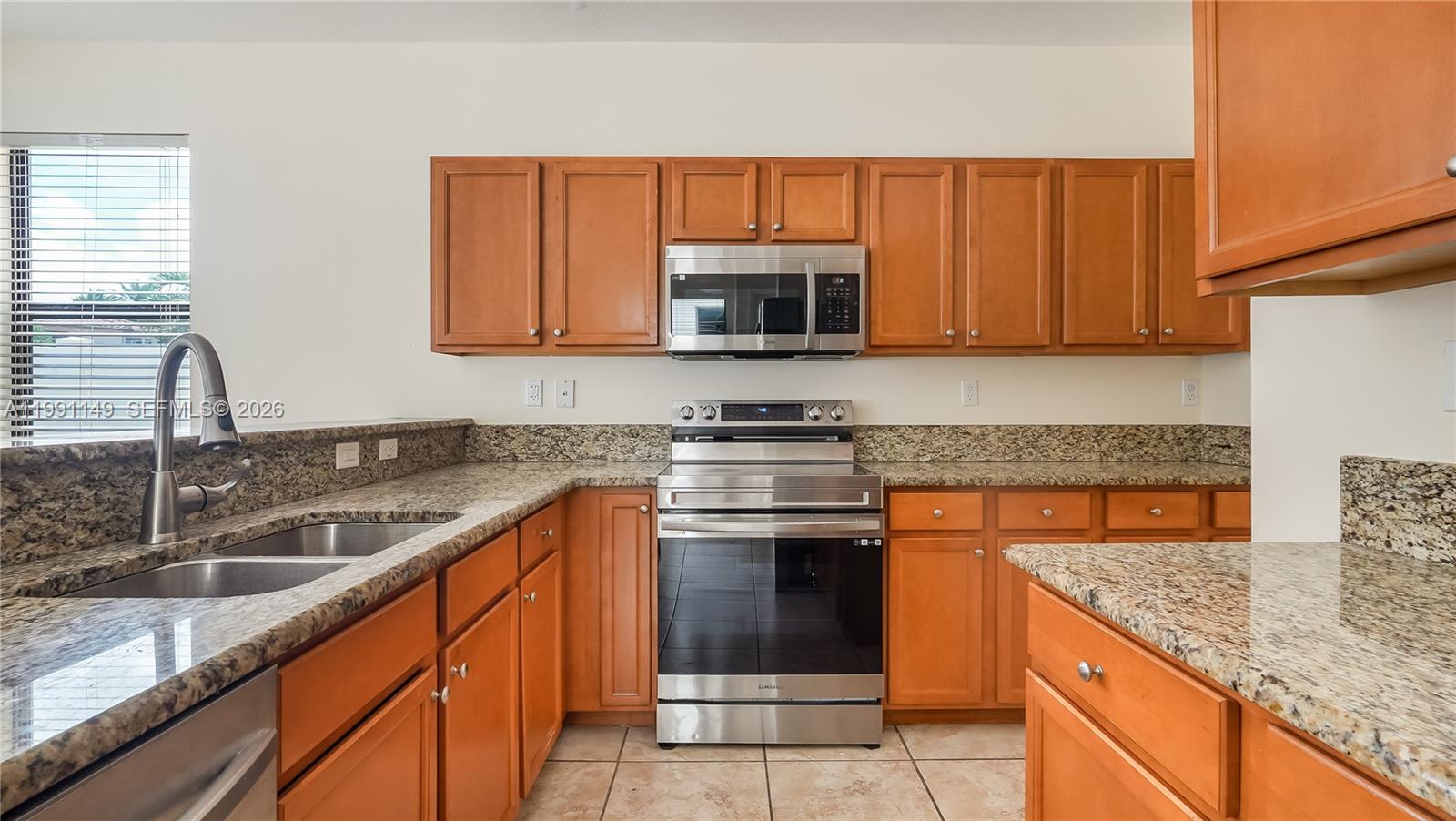 8841 West 34th Court Hialeah, FL 33018 - Photo 23 of 60