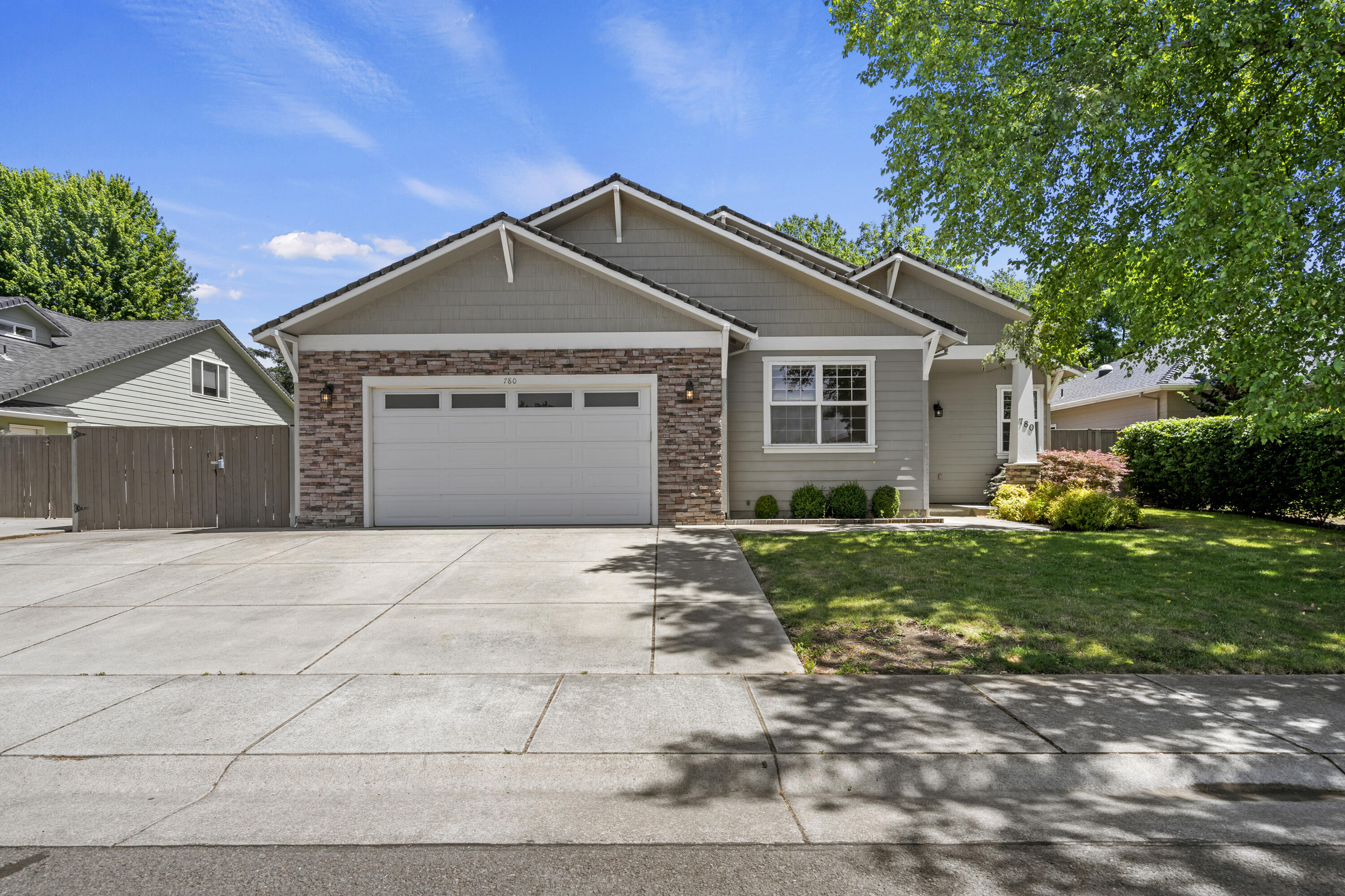780 Ridgeway Avenue Central Point, OR 97502 - Photo 1 of 39 780 Ridgeway - 1