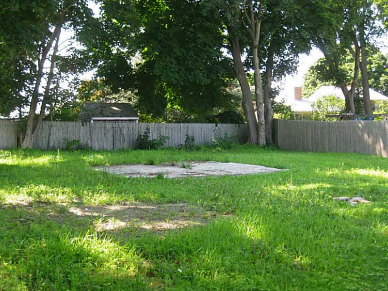 3374 East Main Road Portsmouth, RI 02871 - Photo 18 of 19 Yard/Garden.