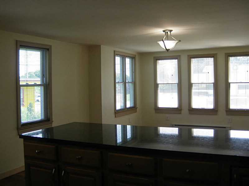 3374 East Main Road Portsmouth, RI 02871 - Photo 3 of 19 Living Room.