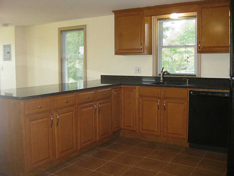 3374 East Main Road Portsmouth, RI 02871 - Photo 5 of 19 Kitchen.