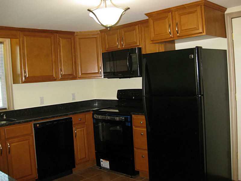 3374 East Main Road Portsmouth, RI 02871 - Photo 6 of 19 Kitchen.