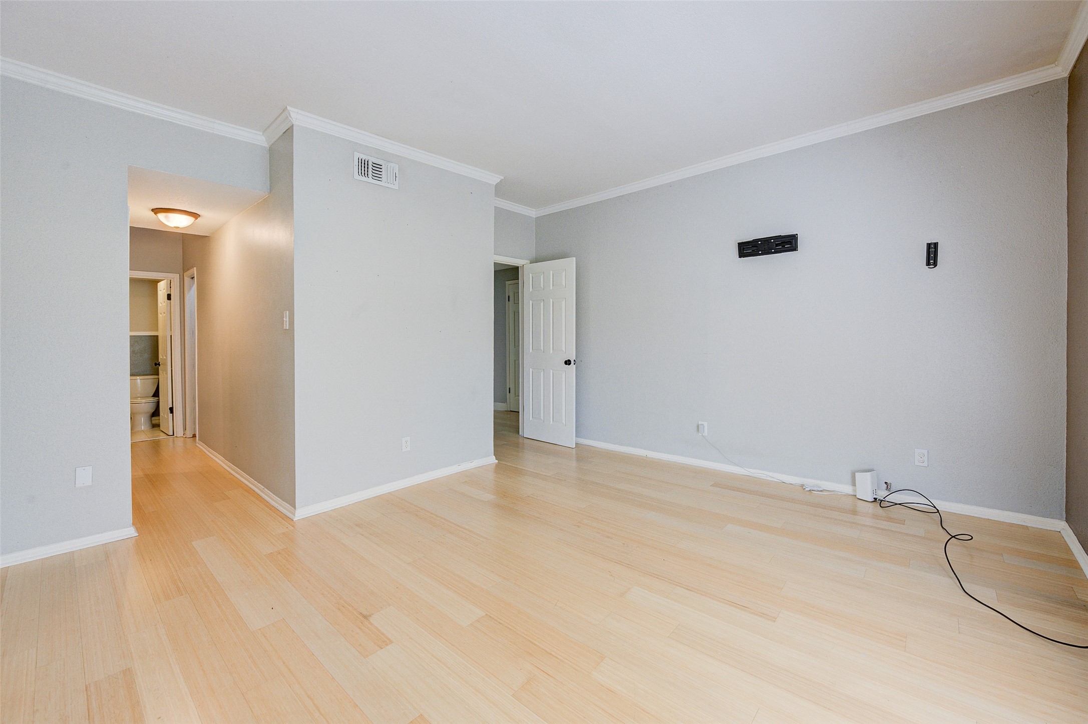 2100 Tanglewilde Street, Unit 51 Houston, TX 77063 - Photo 13 of 24 a view of an empty room