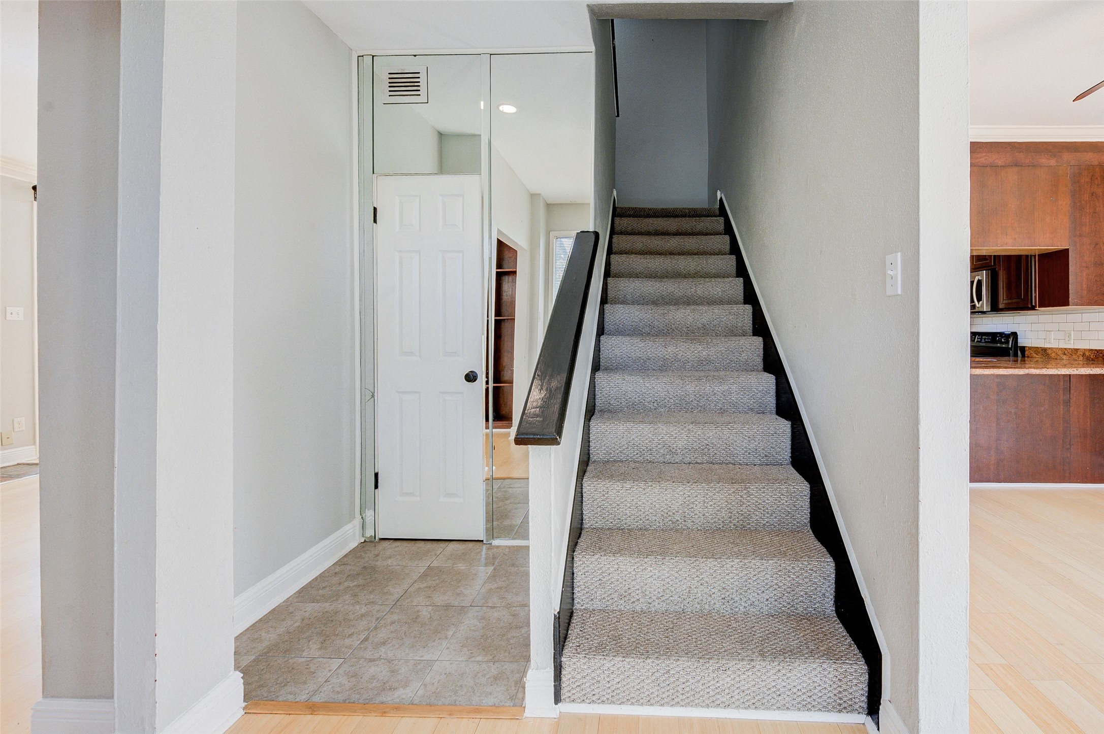 2100 Tanglewilde Street, Unit 51 Houston, TX 77063 - Photo 5 of 24 a view of entryway