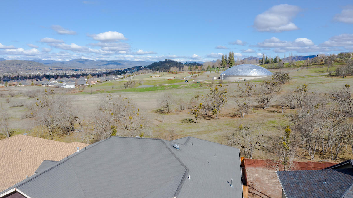 1318 Poppy Ridge Drive Eagle Point, OR 97524 - Photo 32 of 35 37