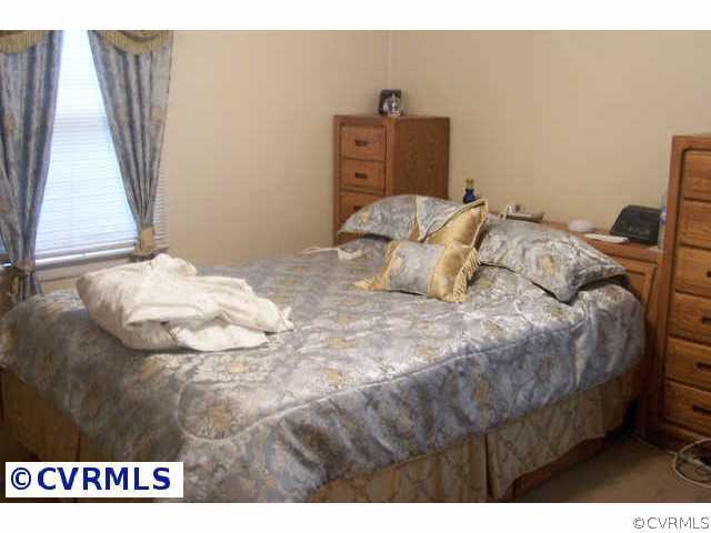 1261 Stoney Point Road Farmville, VA 23901 - Photo 4 of 6 a bedroom with a bed and a window