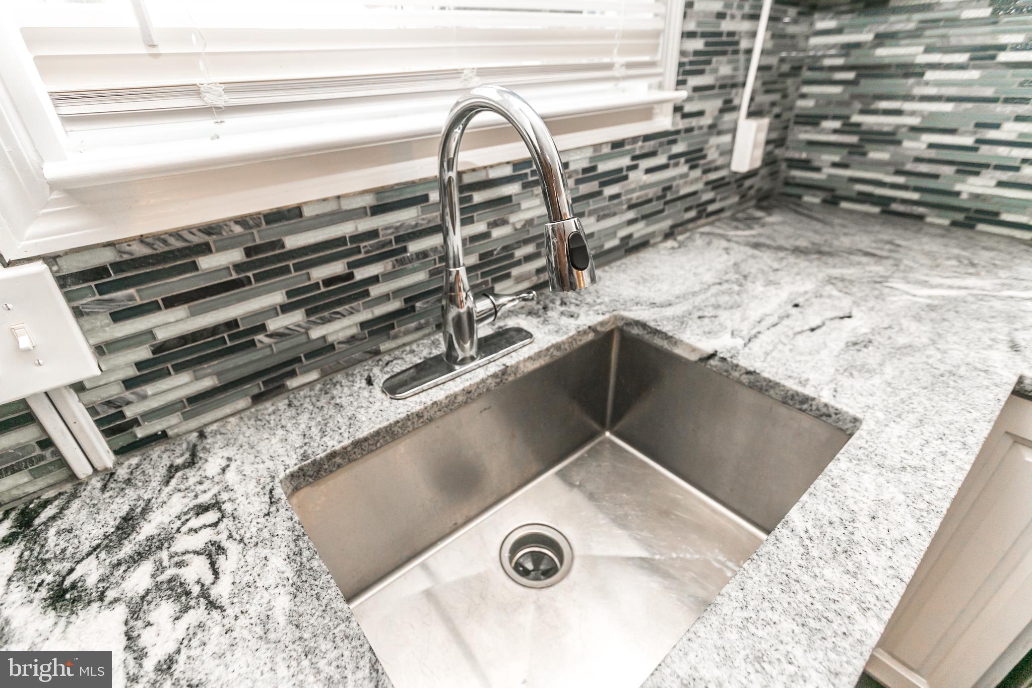 3535 Old York Road Baltimore, MD 21218 - Photo 12 of 33 Beautiful granite & glass tile