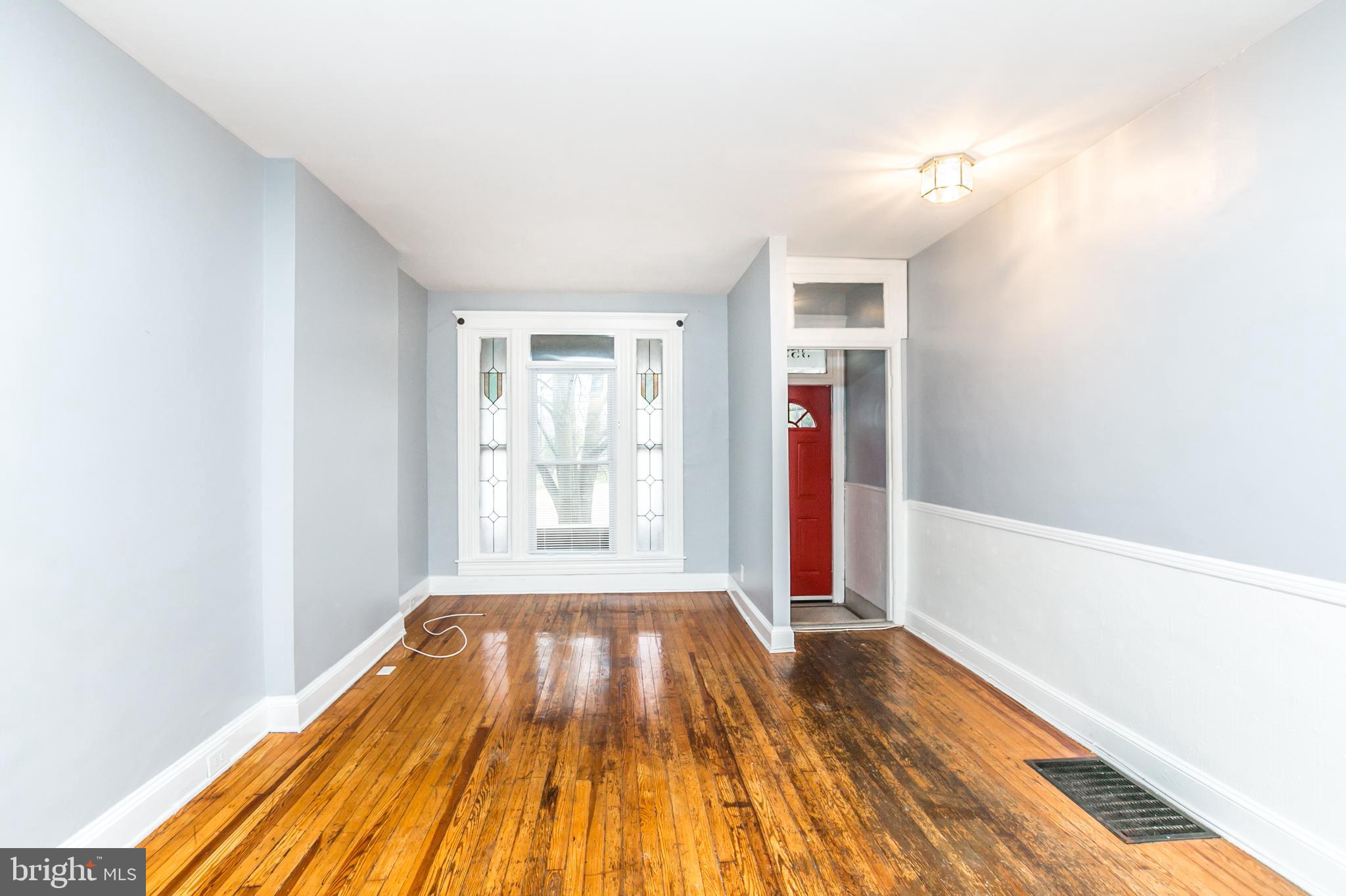 3535 Old York Road Baltimore, MD 21218 - Photo 3 of 33 Living room