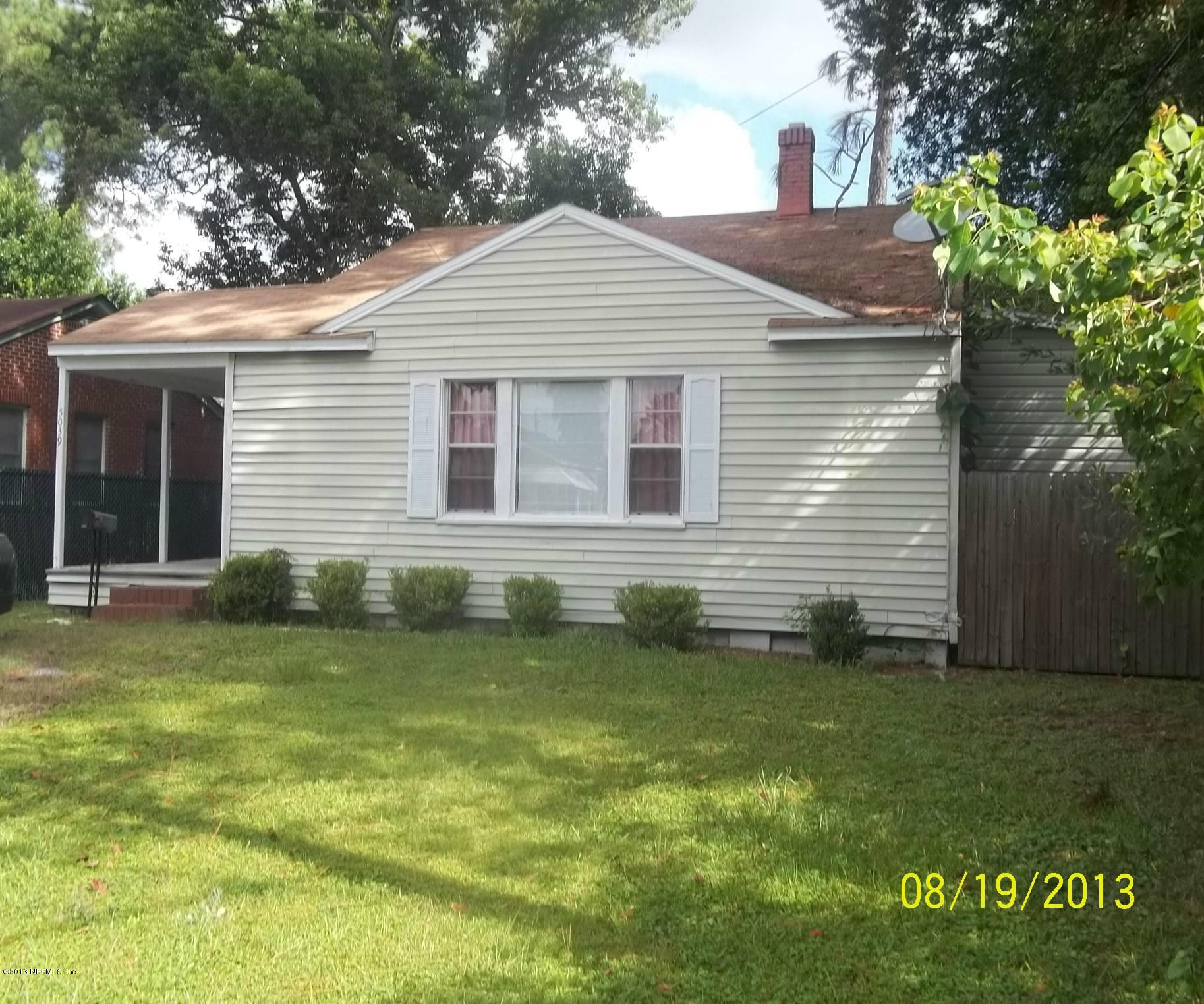5039 Sunderland Road Jacksonville, FL 32210 - Photo 8 of 20 a front view of a house with a yard