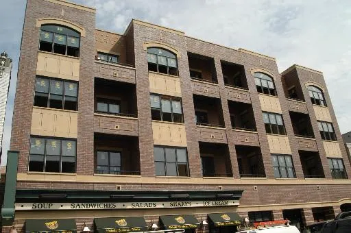 $2,350 | 918 West Belmont Avenue, Unit 205, Chicago, IL 60657
