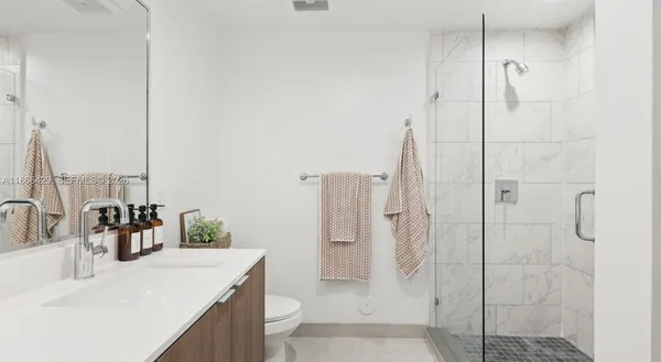 $2,469 | 4465 Griffin Road, Unit A1B, Davie, FL 33314