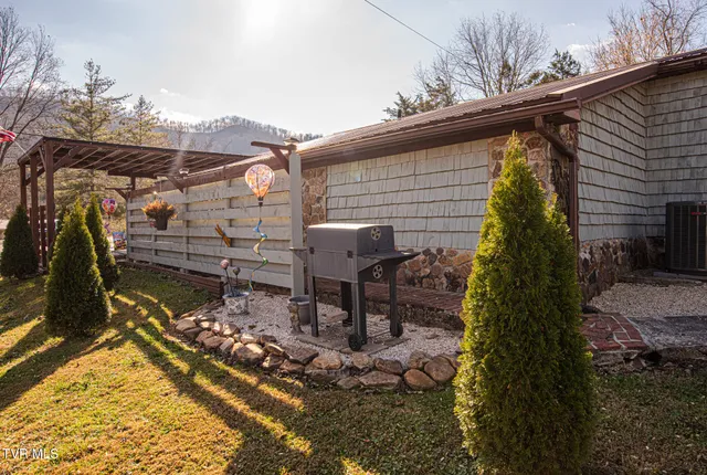 $197,850 | 41829 Wilderness Road, Pennington Gap, VA 24277