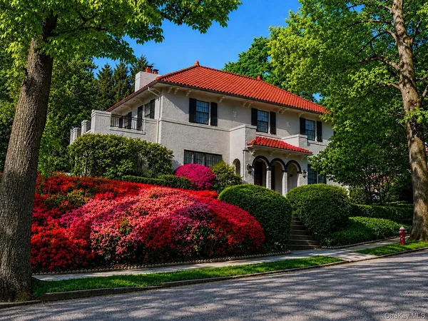 $1,350,000 | 130 East Cedar Street, Fleetwood, NY 10552
