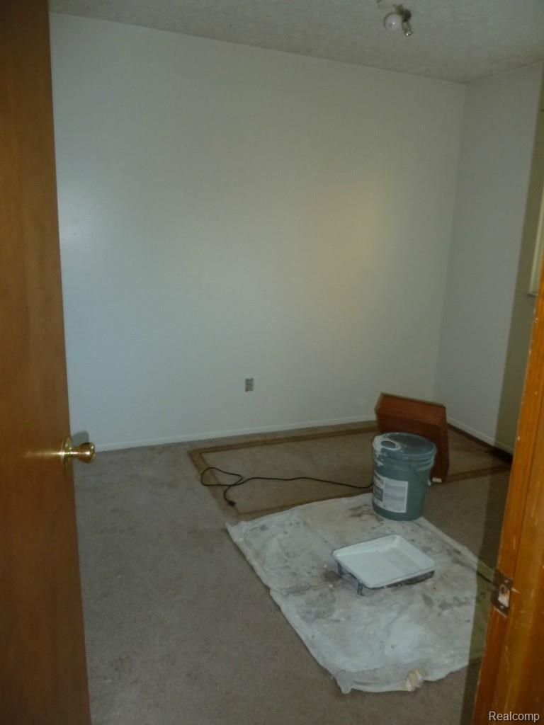 5000-5010 Auburn Road Utica, MI 48317 - Photo 5 of 15 P1050057.jpg