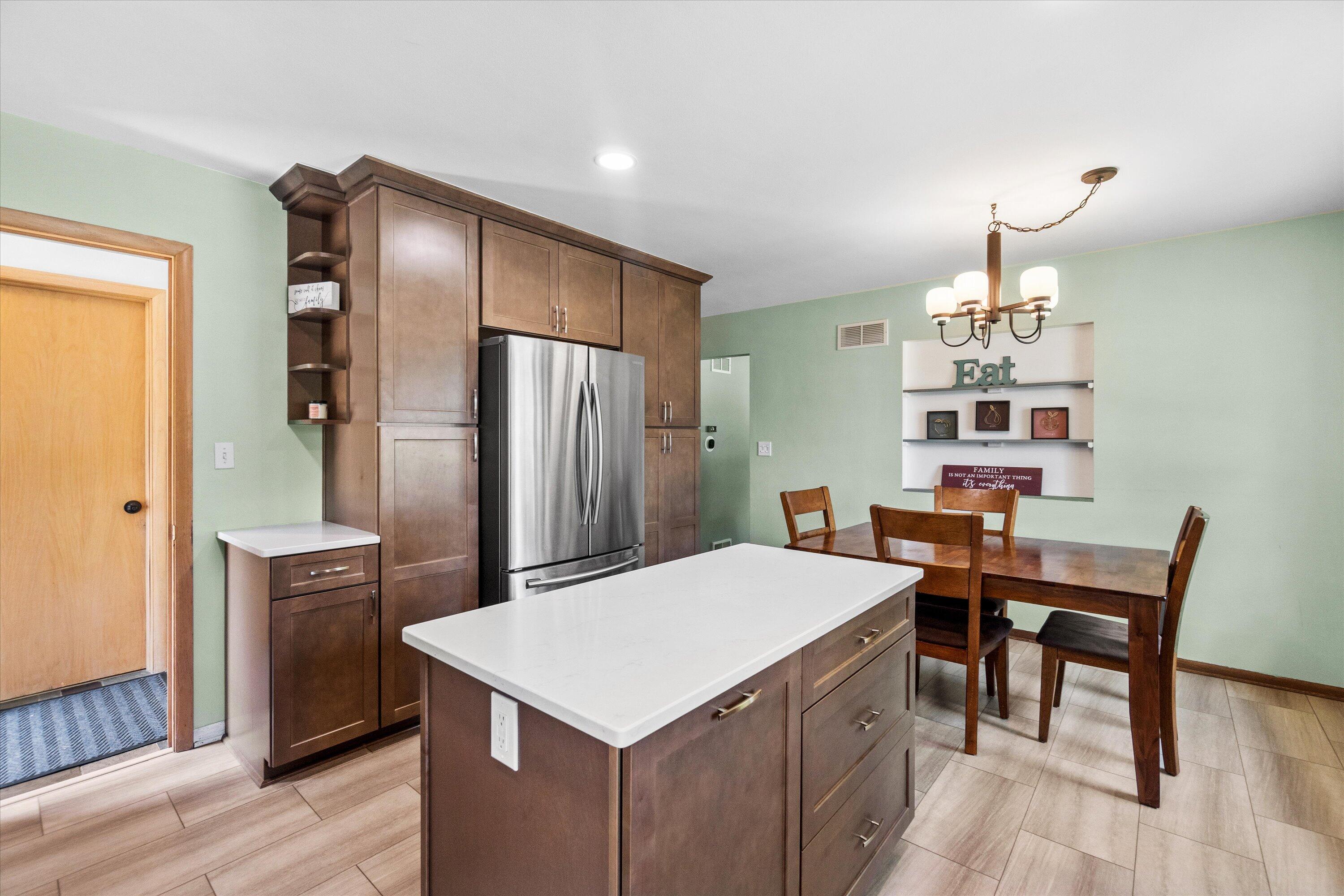 3225 South 80th Street Milwaukee, WI 53219 - Photo 5 of 29 Quartz counteres