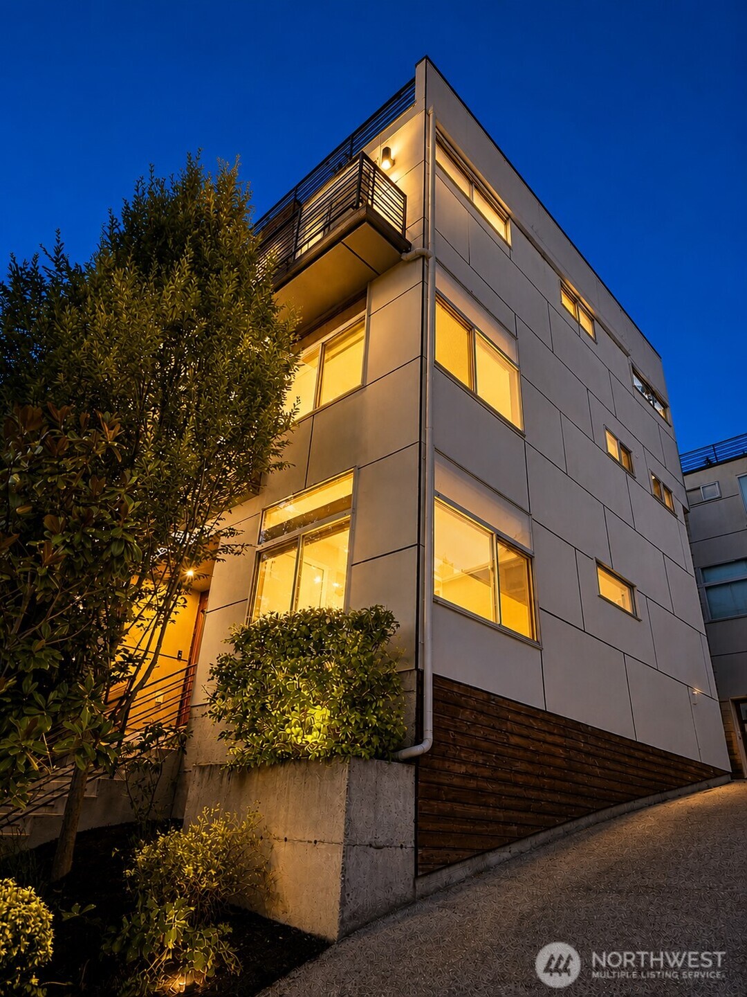 3638 Courtland Place South, Unit B Seattle, WA 98144 - Photo 31 of 33